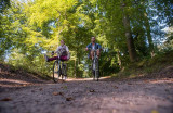 couple-de-cyclistes-en-foret-de-compiegne-2-12-2006